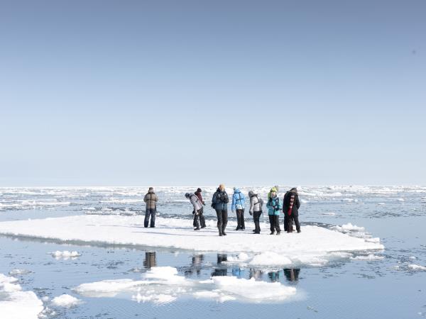 12 guests, Spitsbergen Circumnavigation cruise