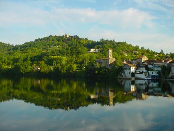 River Lot family cycling tour in France