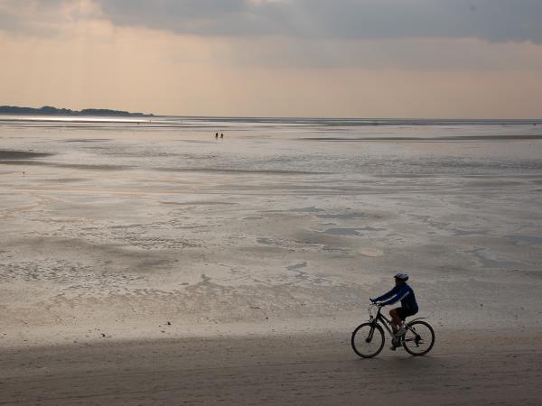Bay of the Somme family cycling vacation, France