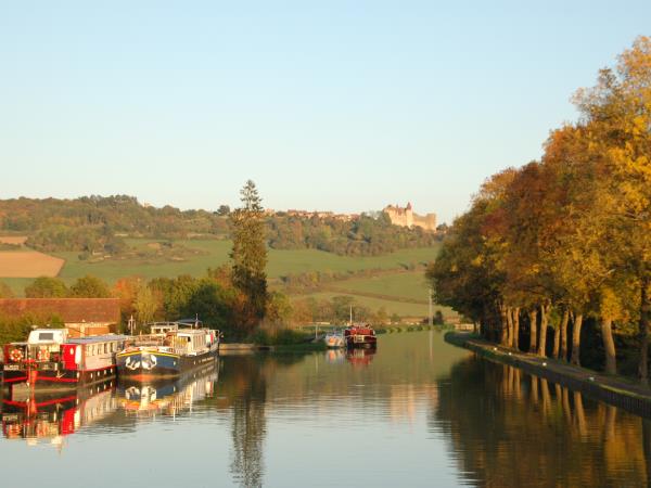 Cycle the Burgundy canal, France