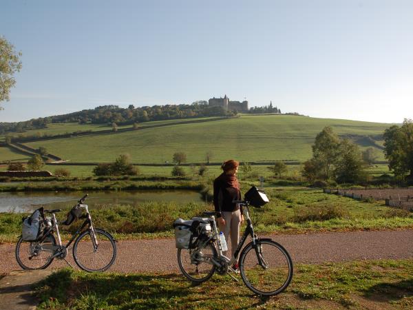 Cycle the Burgundy canal, France