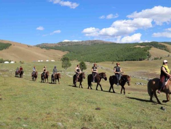 Horse trekking in Mongolia, tailor made