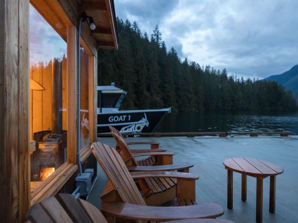 Wilderness wildlife lodge, British Columbia