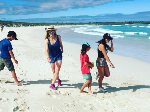 Galapagos tailor made family vacation, hotel based