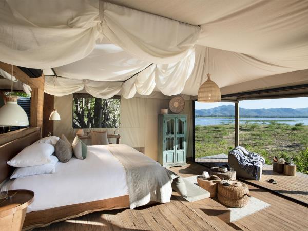 Zimbabwe canoe safari 