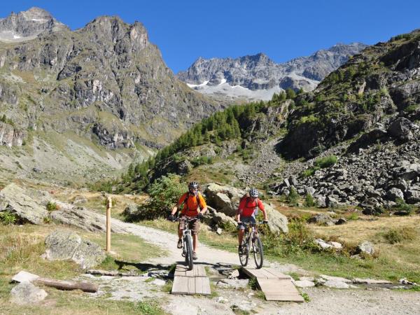 Multi-activity vacation in the French Alps