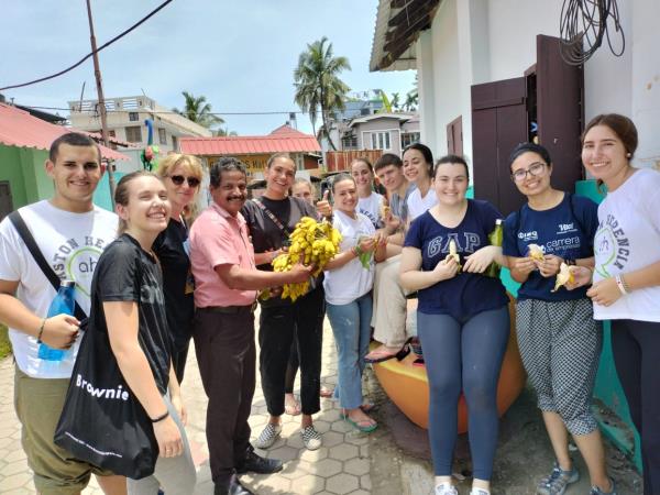 Family holiday with volunteering in India