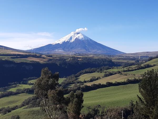 Ecuador trekking tour, lodge based