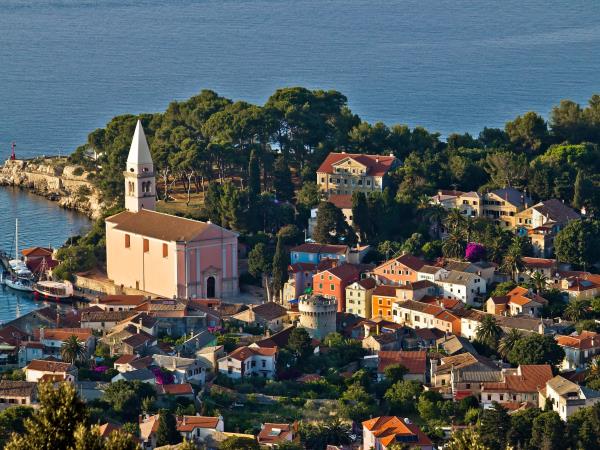 Croatia hiking vacation for sun and sea lovers