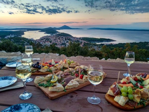 Croatia hiking vacation for sun and sea lovers