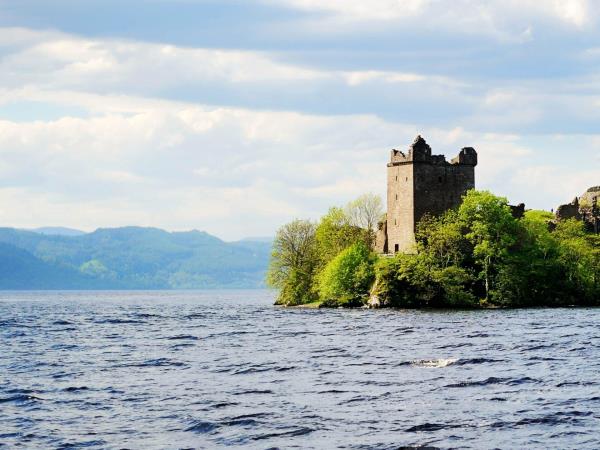 Luxury Caledonian canal cruise