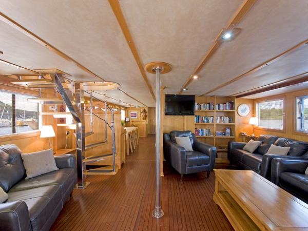 Luxury Caledonian canal cruise