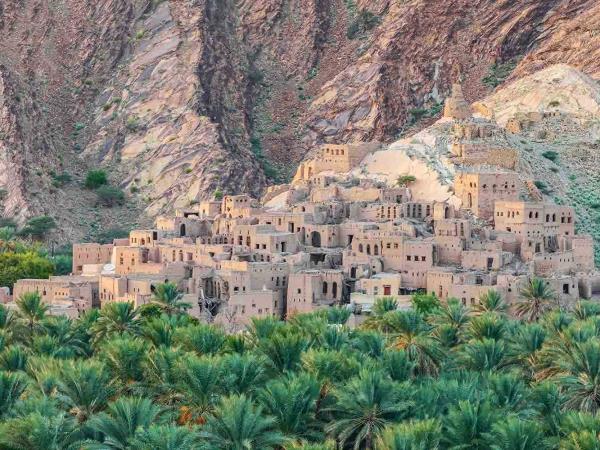 Oman guided walking vacation
