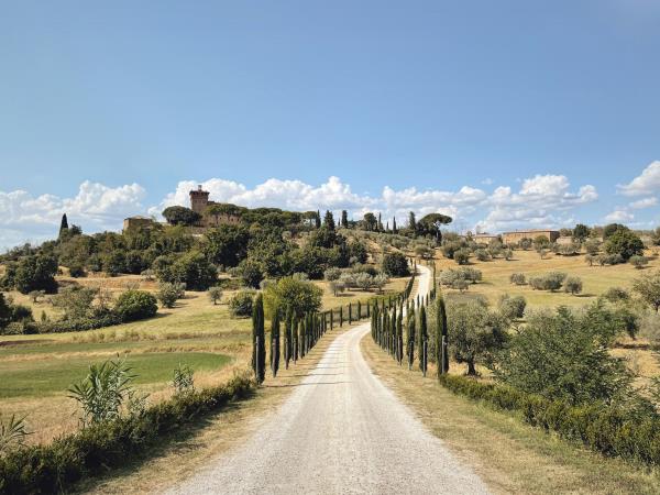 Tuscany cycling vacation, self guided
