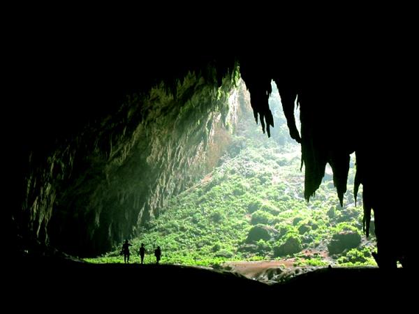 Asian island hopping cruise, Philippines and Indonesia