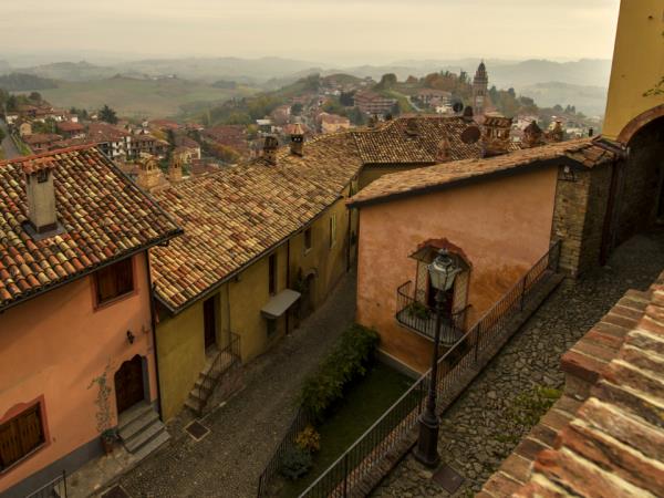 Piedmont vacation in Italy, food, wine & culture