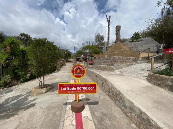 Ecuador small group vacation for 18-35s