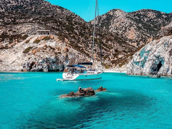 Cyclades Islands vacation, off the beaten track in Greece
