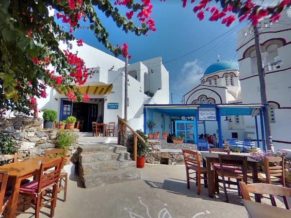 Cyclades Islands vacation, off the beaten track in Greece