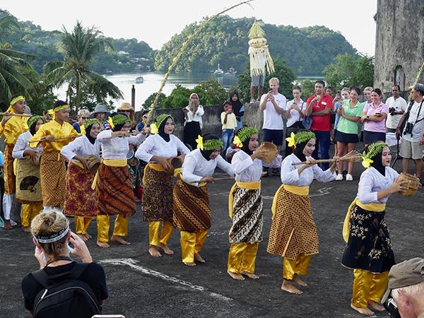 Raja Ampat cruise & Spice Islands