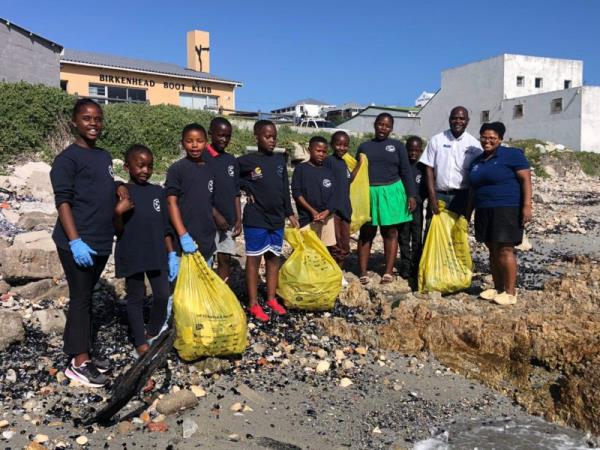 Family marine volunteering, South Africa