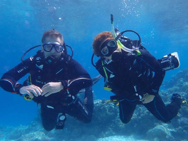 Family learn to scuba dive vacations, Egypt
