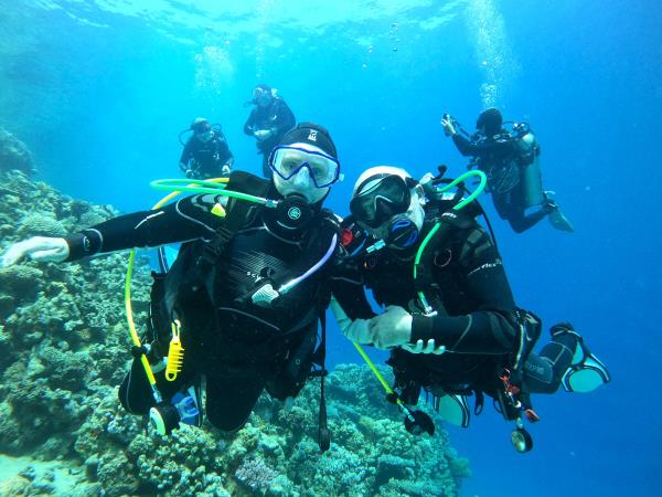 Family learn to scuba dive vacations, Egypt