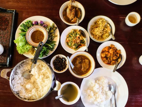 Myanmar cycling, birdwatching & culture tour