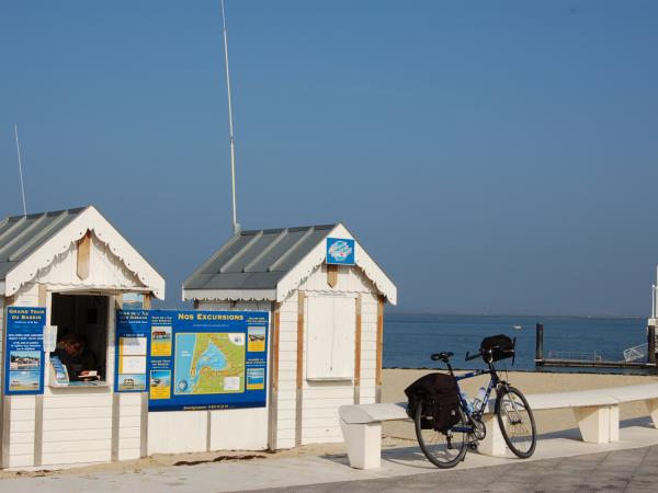 Arcachon Bay cycling vacation, France