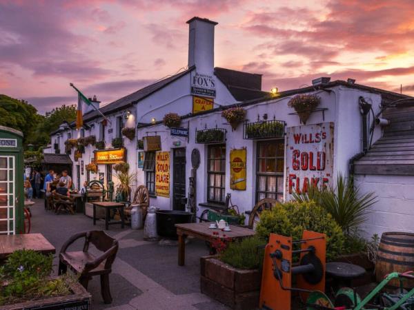 Dublin, Belfast & Causeway Coast guided rail tour 