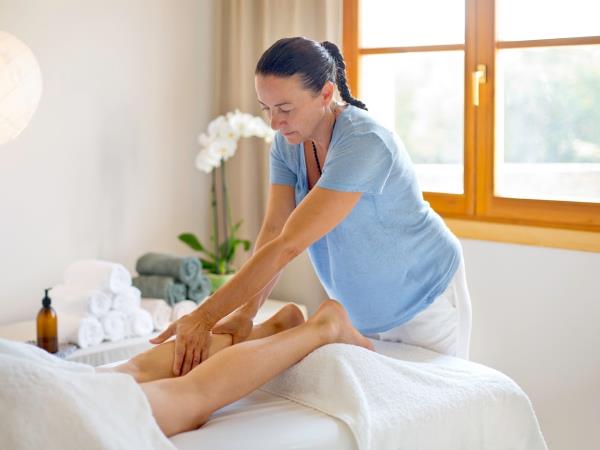 Luxury yoga & hiking vacation Spain