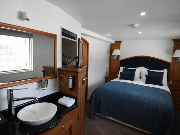 Marlborough Sounds small ship cruise in New Zealand