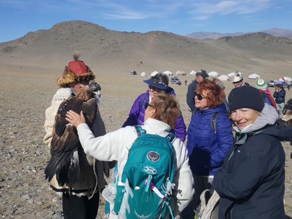 Mongolia vacation with eagle hunters
