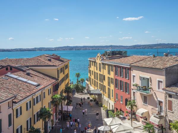 Cultural tour of Italy, Verona to Milan