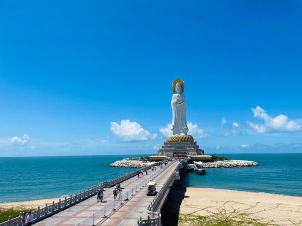 Hainan biking and hiking tour in China