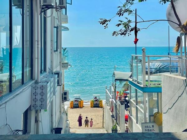 Hainan biking and hiking tour in China