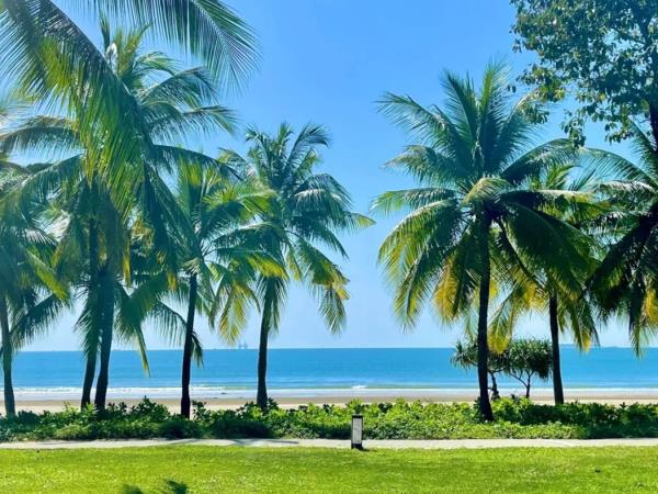 Hainan biking and hiking tour in China