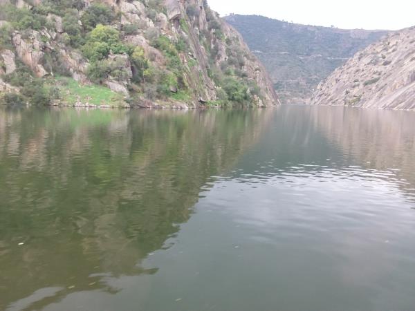 Kayak under the Douro cliffs