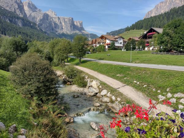 Dolomites painting vacation in Italy