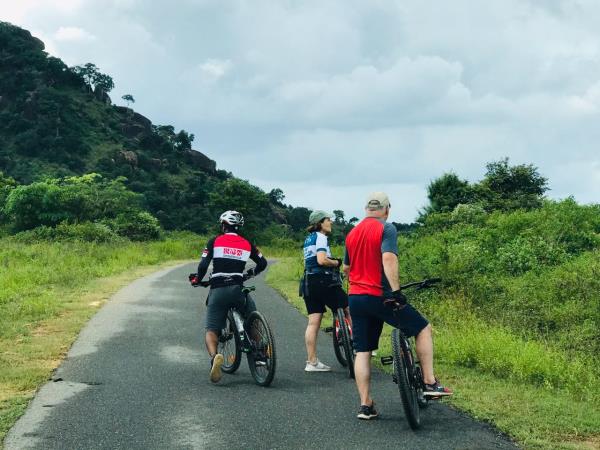 Sri Lanka coast to coast cycling vacation