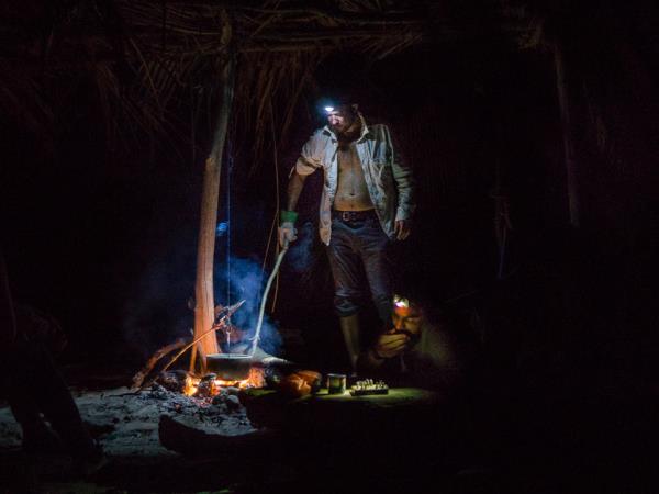 Desert island survival in Panama
