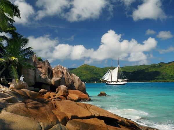 Seychelles sailing & snorkelling cruise