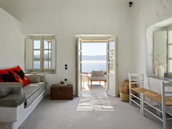 Athens and Santorini luxury small group vacation