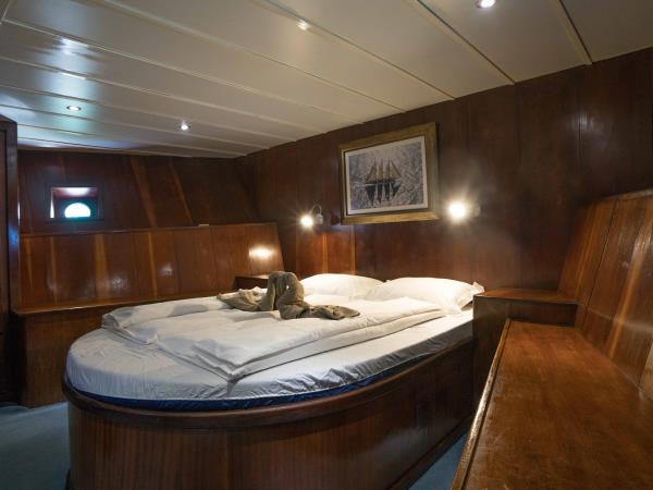 Seychelles premium sailing cruise