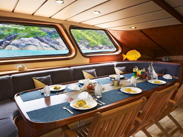 Seychelles premium sailing cruise