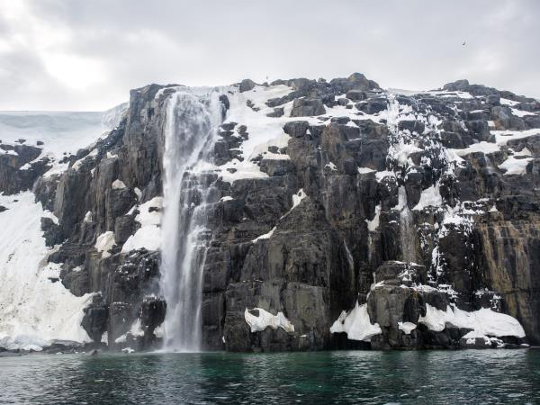 Luxury Spitsbergen small ship cruise