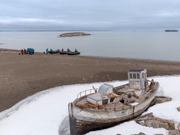 Luxury Spitsbergen small ship cruise