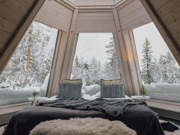 Luxury honeymoon in Swedish Lapland