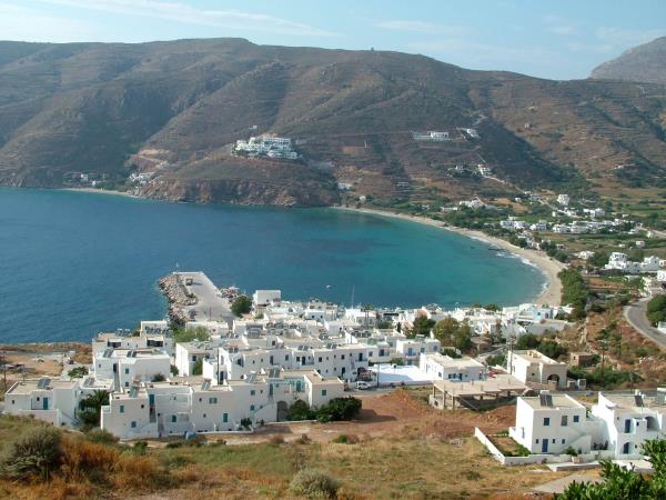 Island hopping cruise in Greece
