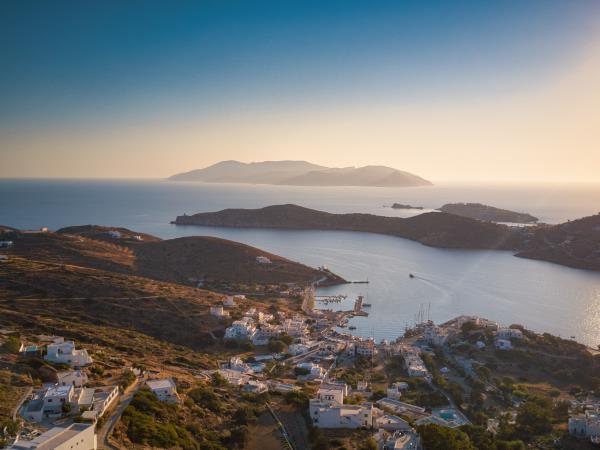 Island hopping cruise in Greece